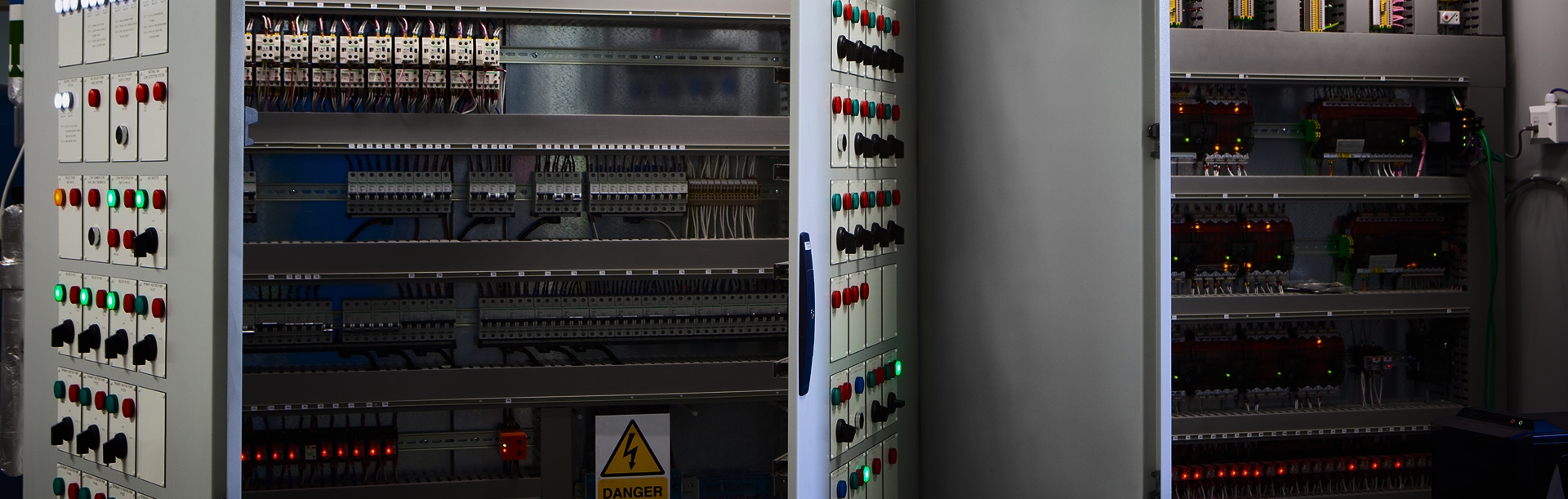 <h2>Comprehensive Control &amp; Signalling Solutions</h2>
<p>IPD provides a complete range of pilot lights, pushbuttons [JS3.1]and signalling devices designed for control, indication and safety in industrial and commercial systems. Built to meet demanding environmental and compliance standards, our devices ensure reliable communication between operators and electrical equipment.<br>For large orders, technical support or tailored configurations, <a href=contact-us__contact.html our team</a>.</p>